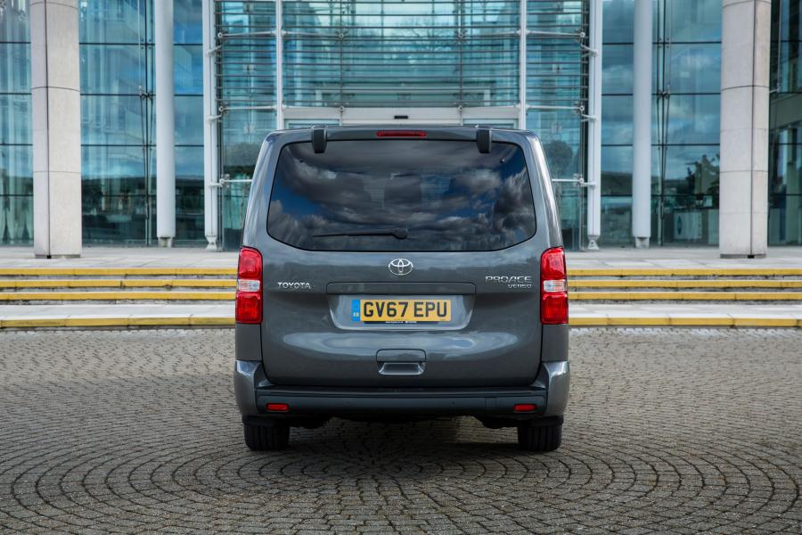  Toyota ProAce Verso VIP 2018 года  (UK) (фото 7 из 30)